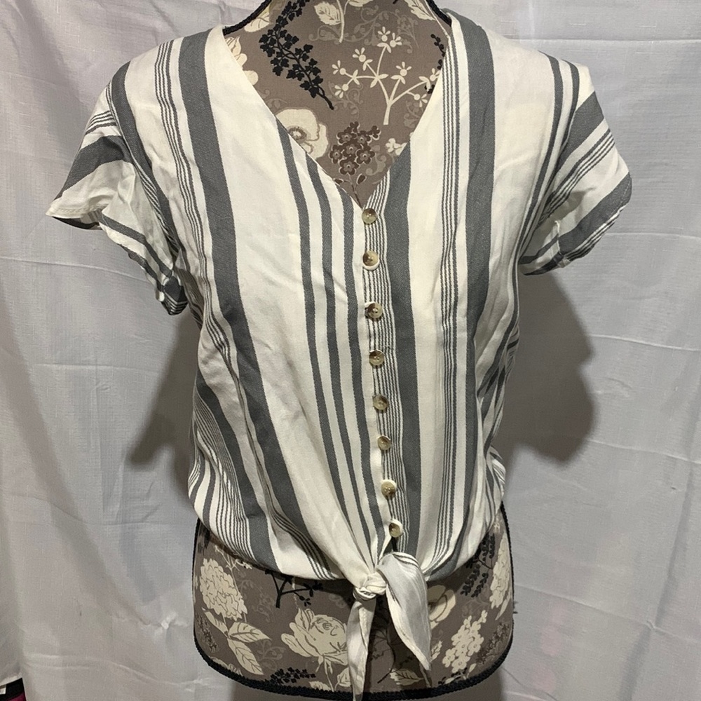 Style Envy Tie Front top